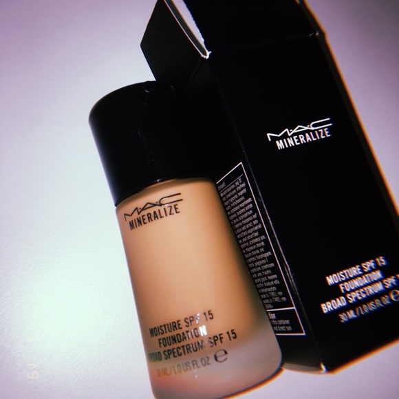 MAC Cosmetics Other - MAC Mineralize Moisture SPF Foundation - NC37